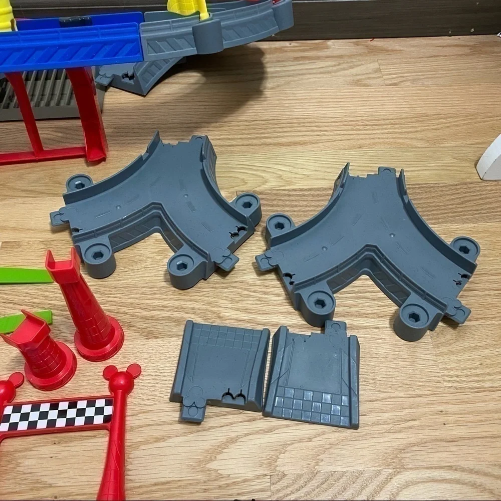 Mickey Ears Raceway W/ 3 Diecast Cars Goofy Mickey Mouse Donald Duck Play Set